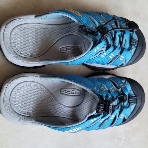 Keen Women's sz 8.5 Newport Slip On Sandals - Picture 4 of 5